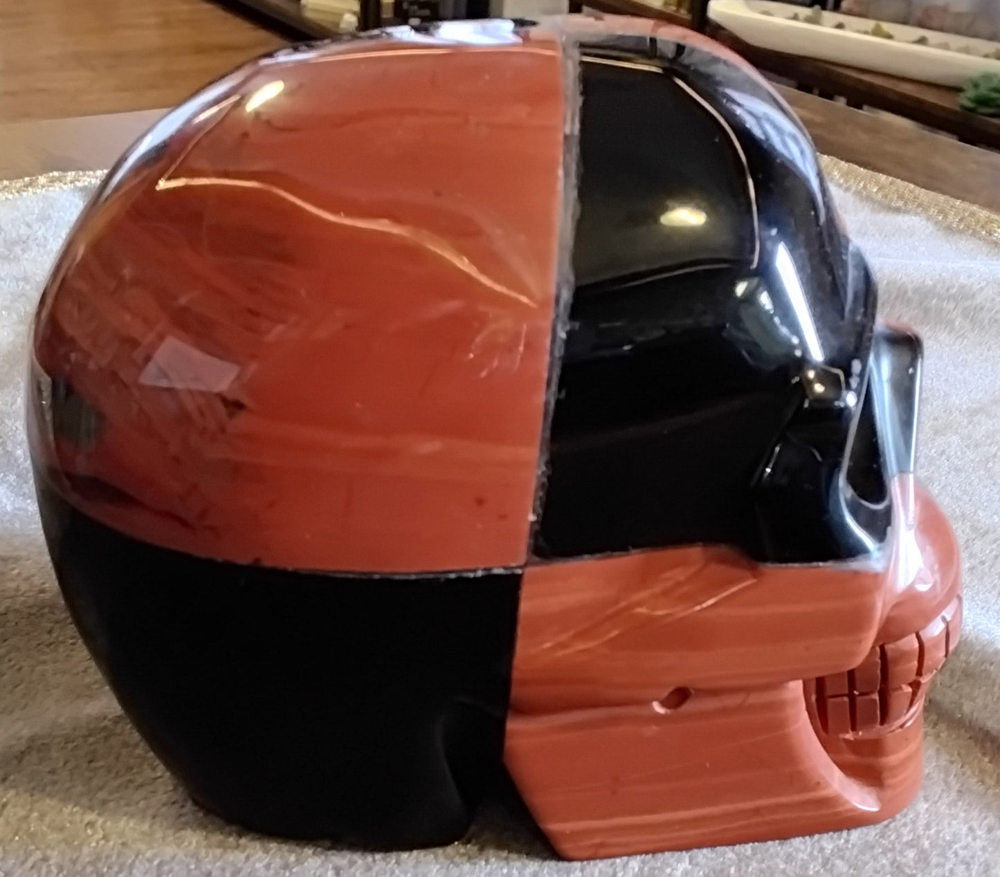 Obsidian/Red Jasper Skull -1